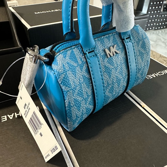 Michael Kors Micro Duffle Keychain (price for one) - Picture 4 of 8